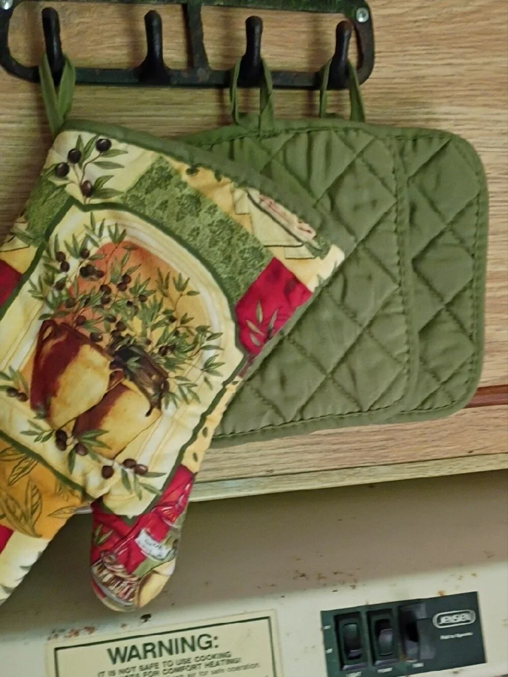 Kitchen Oven Mitt and Pot Holder Set - Green, Red, Yellow Floral Design